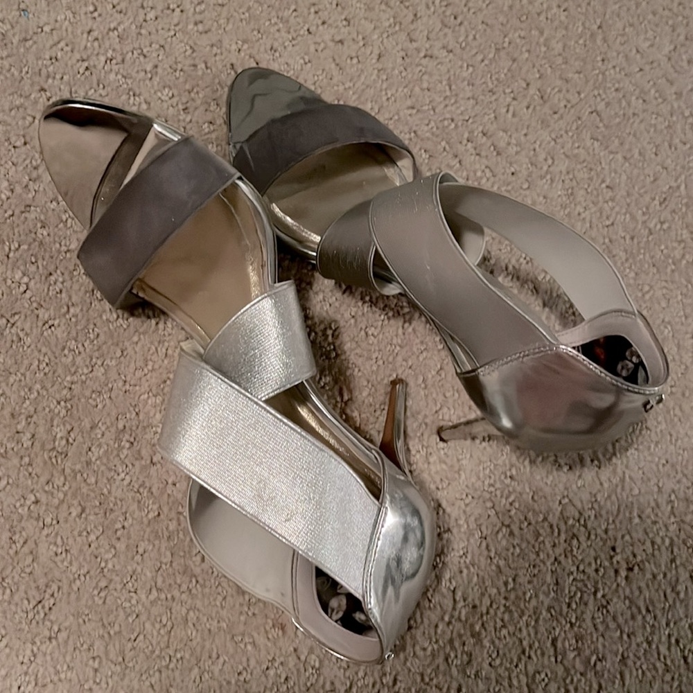 Size 9. Ted Baker. Silver. She’s a beaut!
